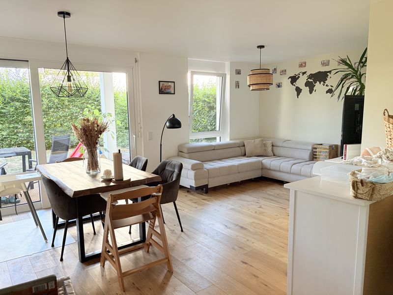 4,5 Zimmer Wohnung mit eigenem Garten und Echtholzparkett
